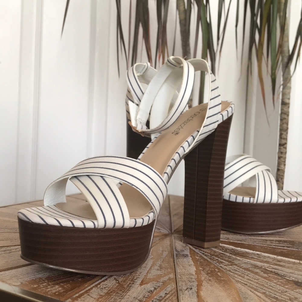 NWT Shoe Dazzle Striped Linen Heeled Sandals